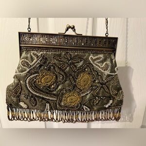 M&W Vintage Kiss lock with removable crossbody chain beaded bag